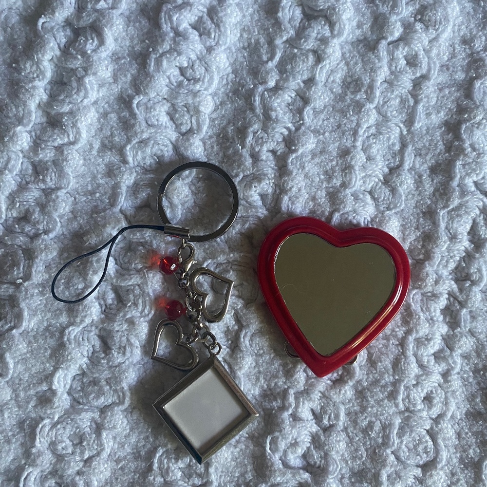 Compact Heart Mirror & Heart Dangle Photo Holder Key Ring Set (New)